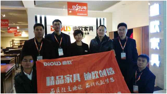 美女污网站代表团与北京美女污网站专卖店领导合影