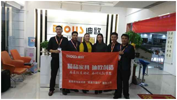 郑州中博美女污网站代表与美女污网站集团代表合影