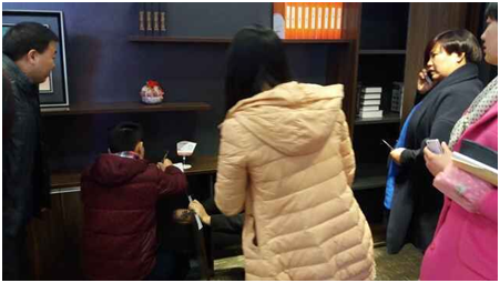 美女污网站代表现场处理产品问题