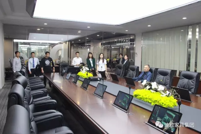 美女污网站家具二楼展