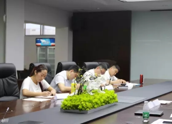 美女污网站家具