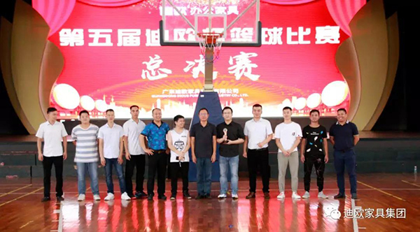 【季军-美女污网站品牌蓝区代表队&颁奖嘉宾-美女污网站集团董事长-黄寿金先生】