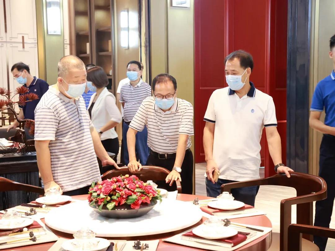 在91美女免费看黄色视频展厅，调研组亲身感受高品质的整体空间解决方案